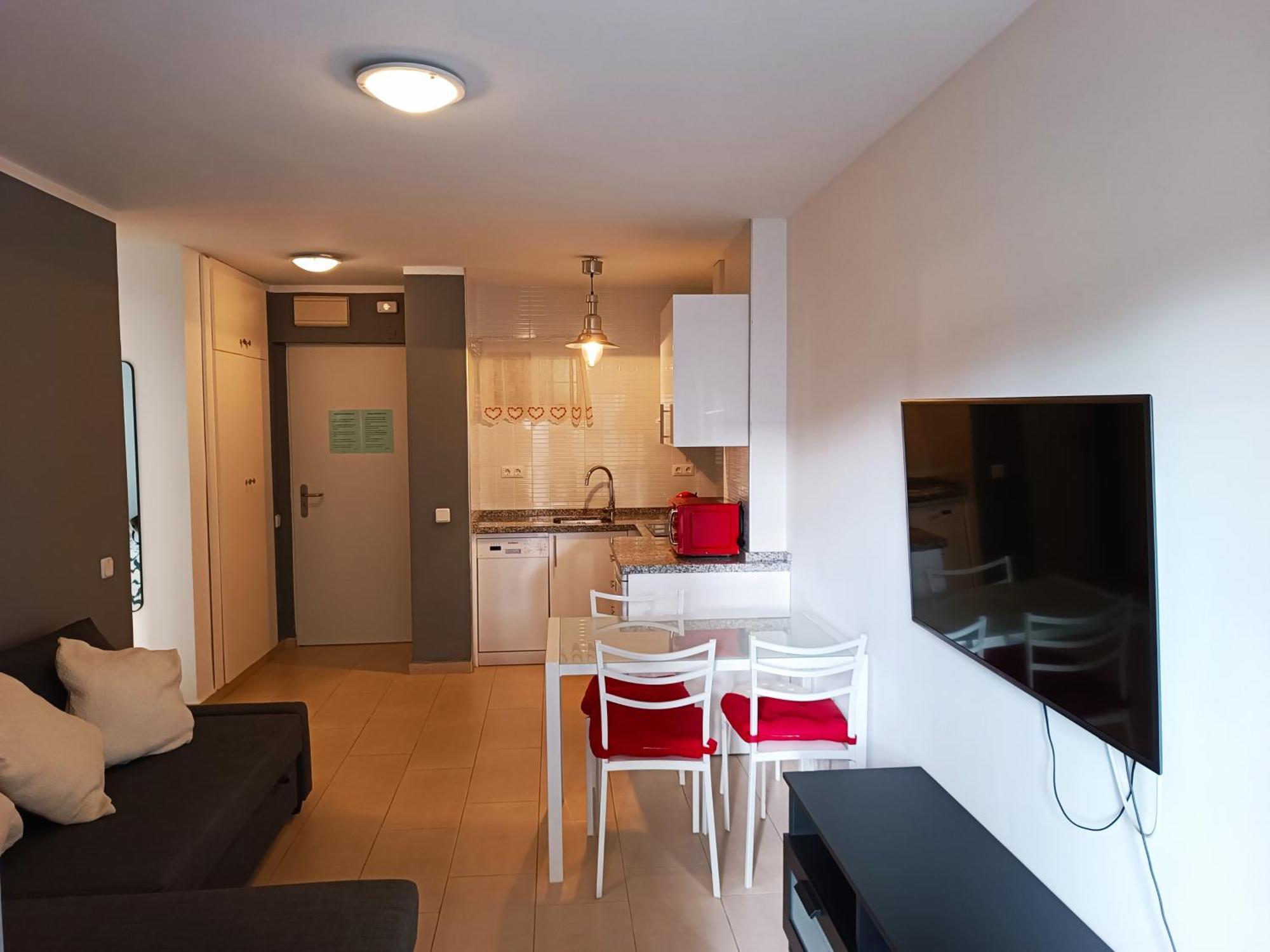 Apartamento Aga - Terraza Con Vistas Al Mar Y Jardin, Piscina, Wifi, Nuevo, 1 Benalmádena